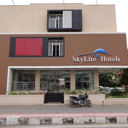 สกายไลต์ โฮเต็ล Hotel โคอิมบาทอร์ ภายนอก รูปภาพ