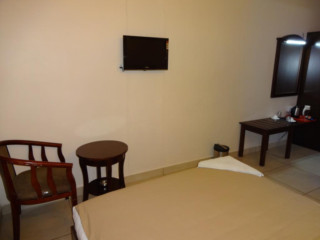 สกายไลต์ โฮเต็ล Hotel โคอิมบาทอร์ ภายนอก รูปภาพ