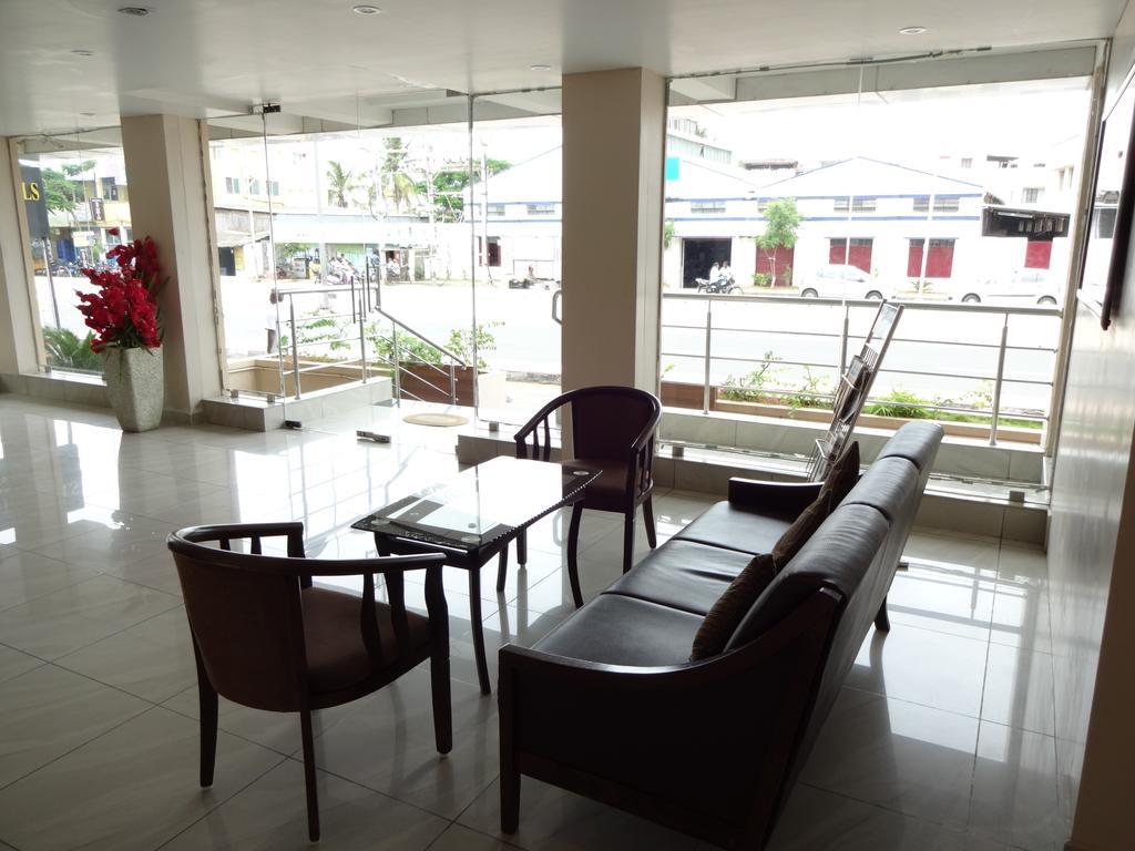สกายไลต์ โฮเต็ล Hotel โคอิมบาทอร์ ภายนอก รูปภาพ