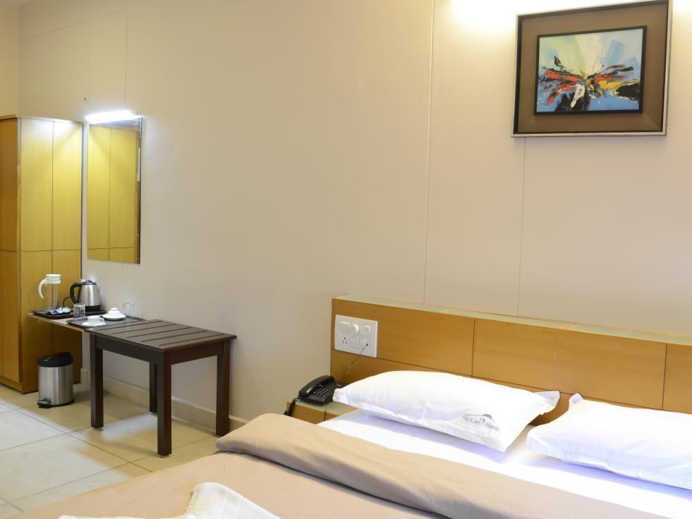 สกายไลต์ โฮเต็ล Hotel โคอิมบาทอร์ ภายนอก รูปภาพ