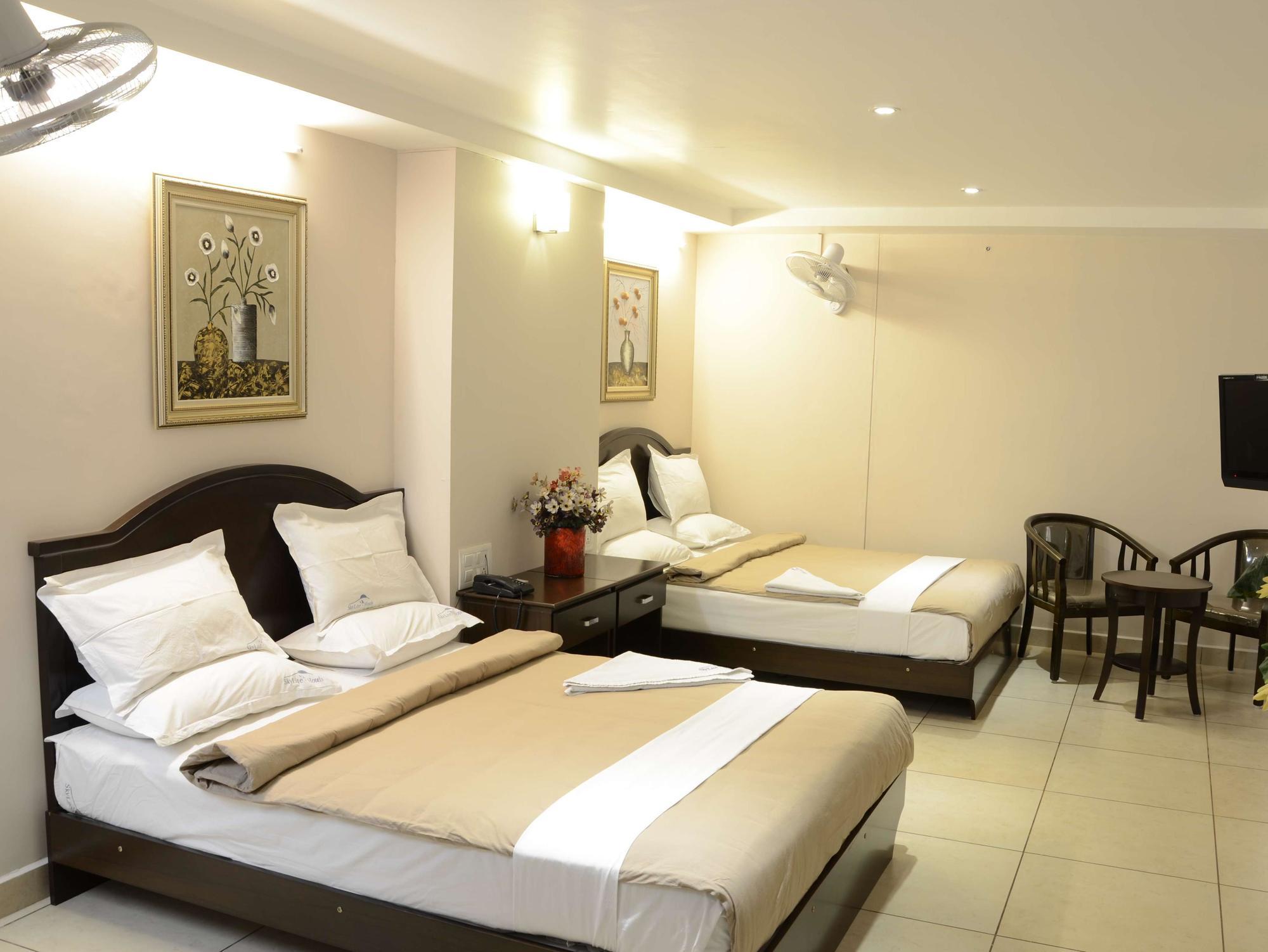 สกายไลต์ โฮเต็ล Hotel โคอิมบาทอร์ ภายนอก รูปภาพ